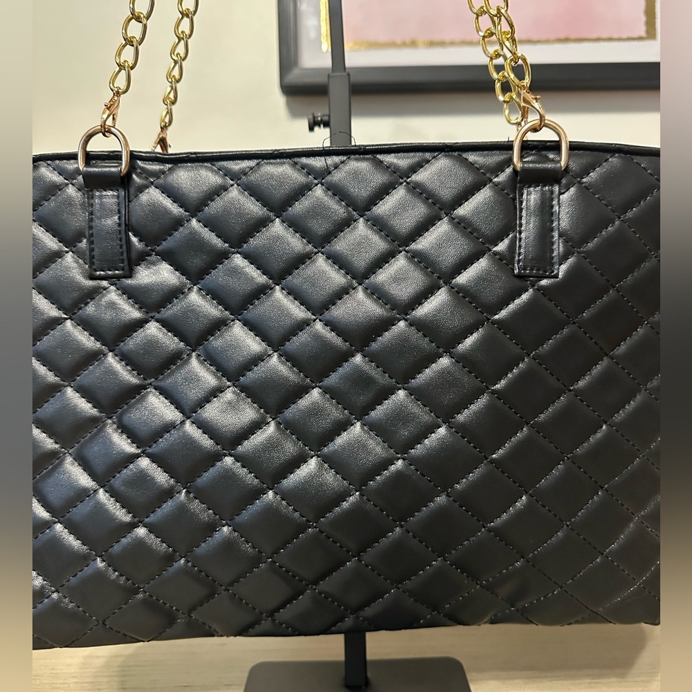 Elegant Black Quilted Shoulder Bag- straps can be removed - Picture 2 of 12